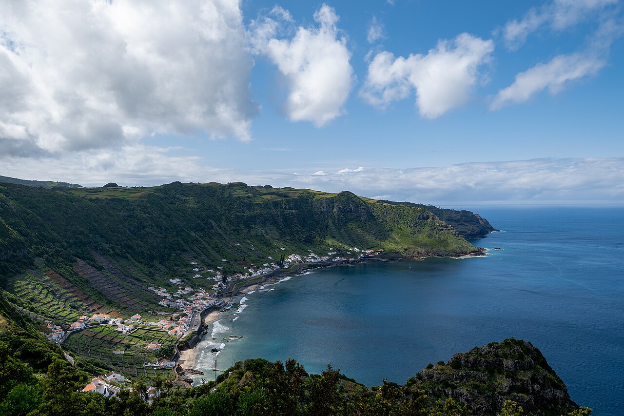 Mirador de São Lourenço en Santa María Azores con vistas a la bahía y la costa
