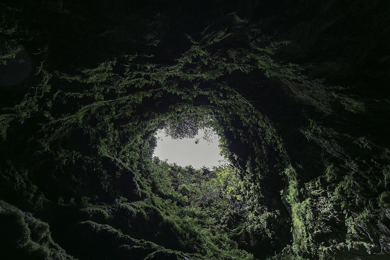 Algar do Carvão, cueva volcánica de la Isla de Terceira