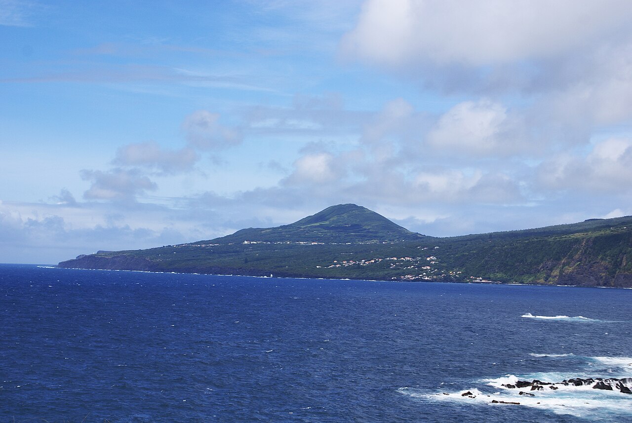 Praia do Almoxarife in Faial, Azores GPS route
