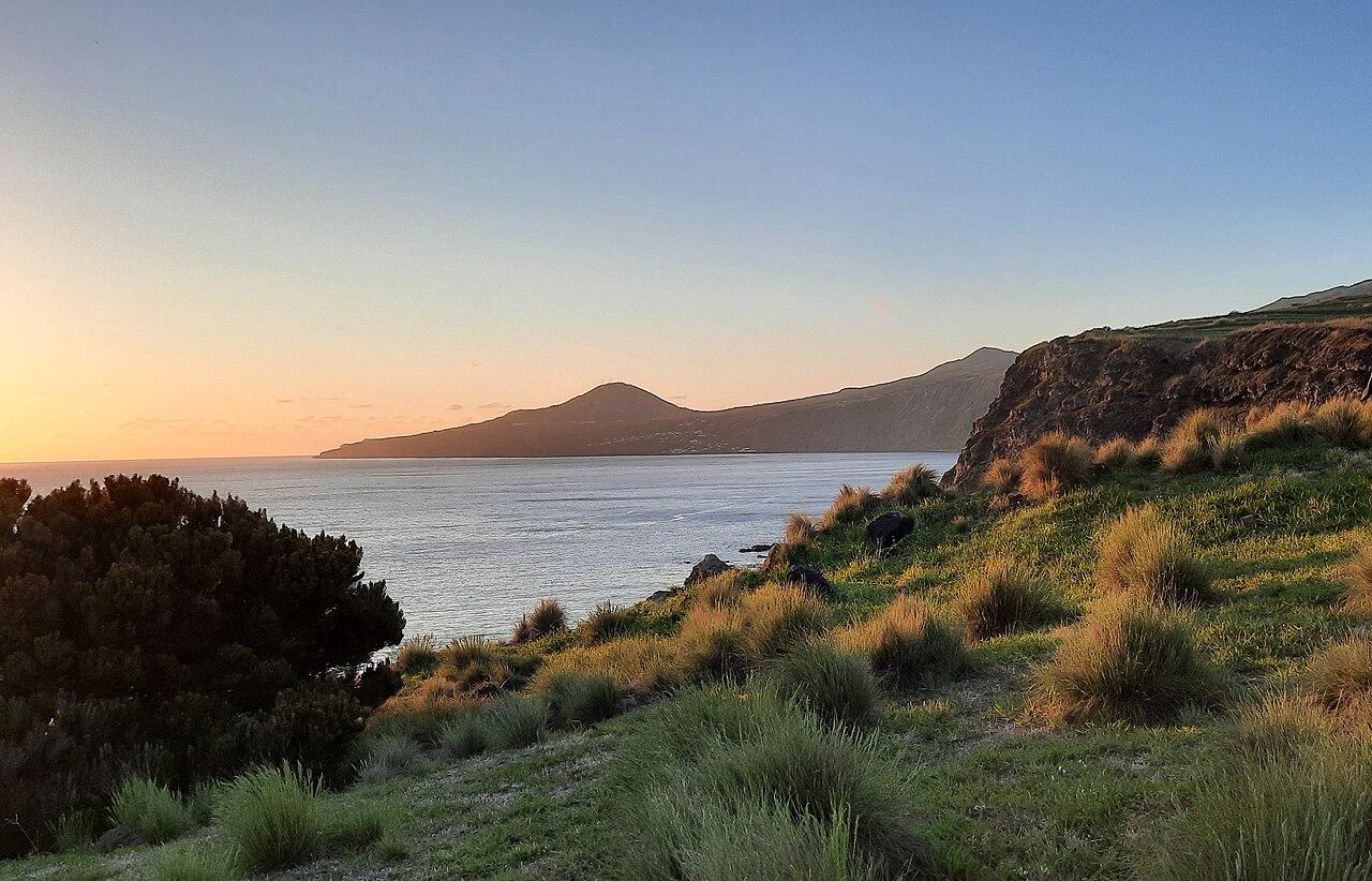 Piscinas Naturais do Varadouro in Faial, Azores GPS route