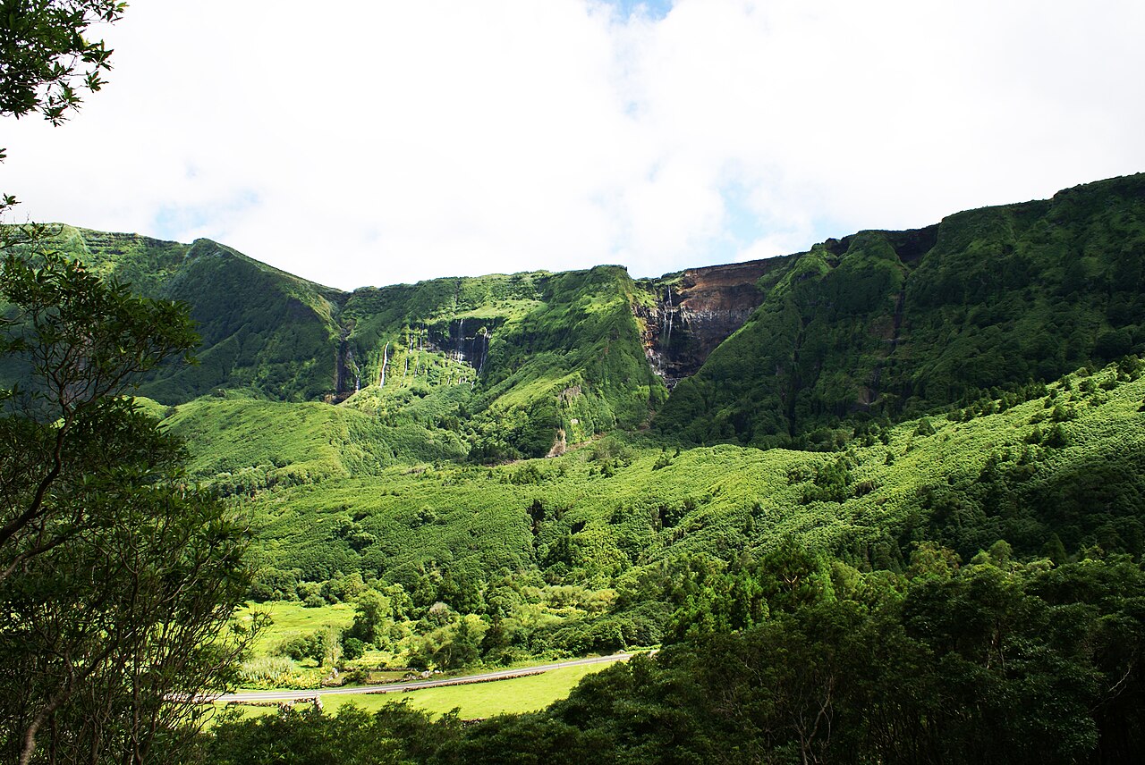 Cascadas y paisaje de Flores en las Azores