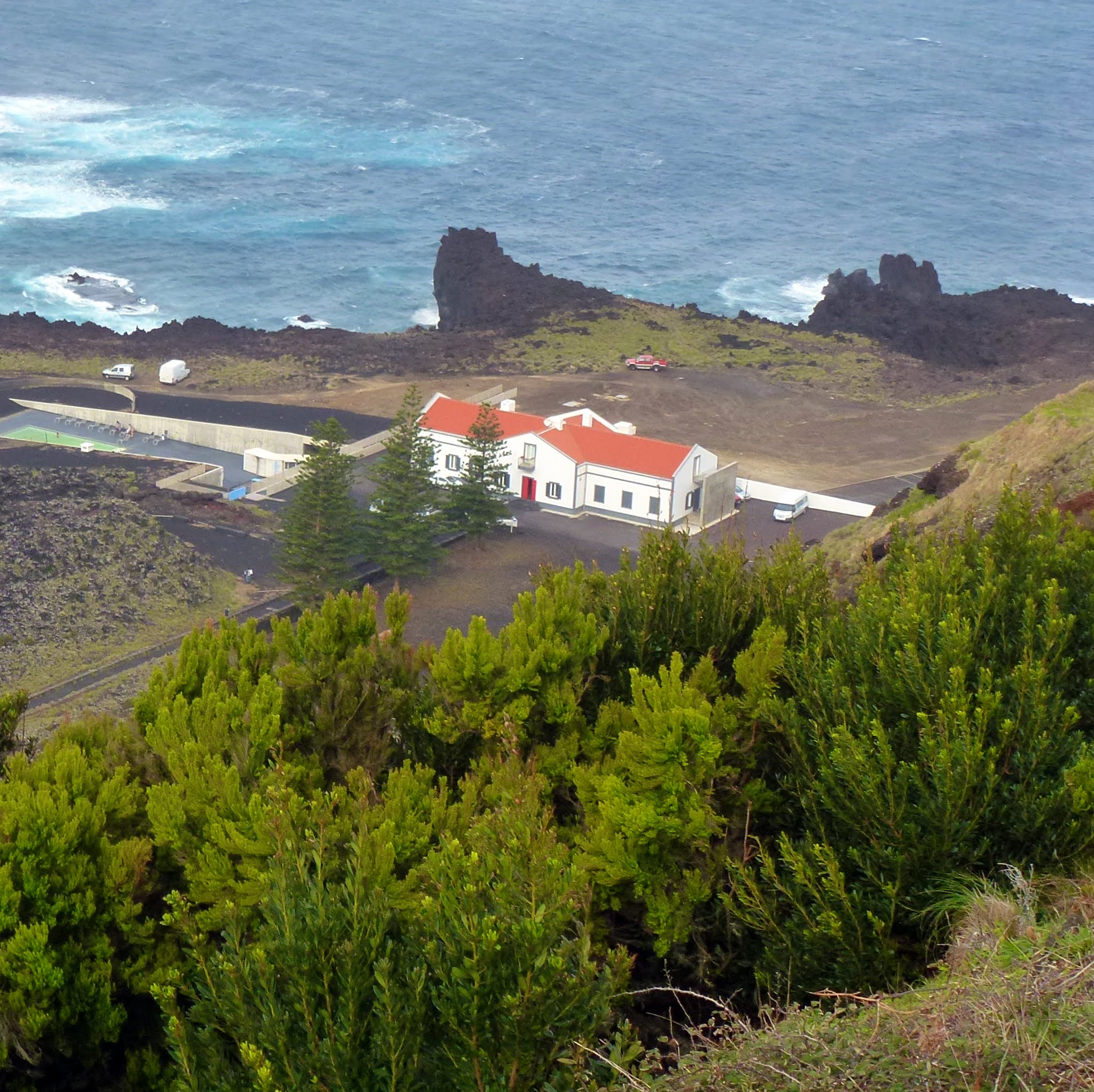 Ponta da Ferraria tide times - Ponta da Ferraria thermal spa beside the Atlantic on Sao Miguel