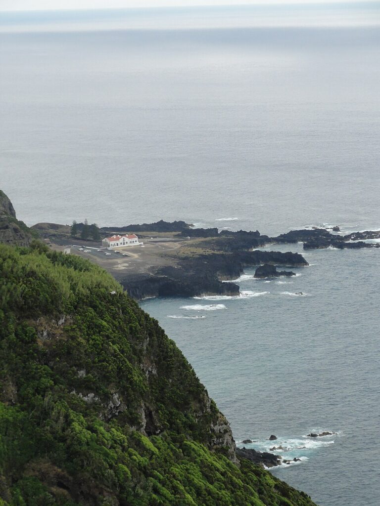 Ponta da Ferraria y piscina natural volcánica en São Miguel, Azores