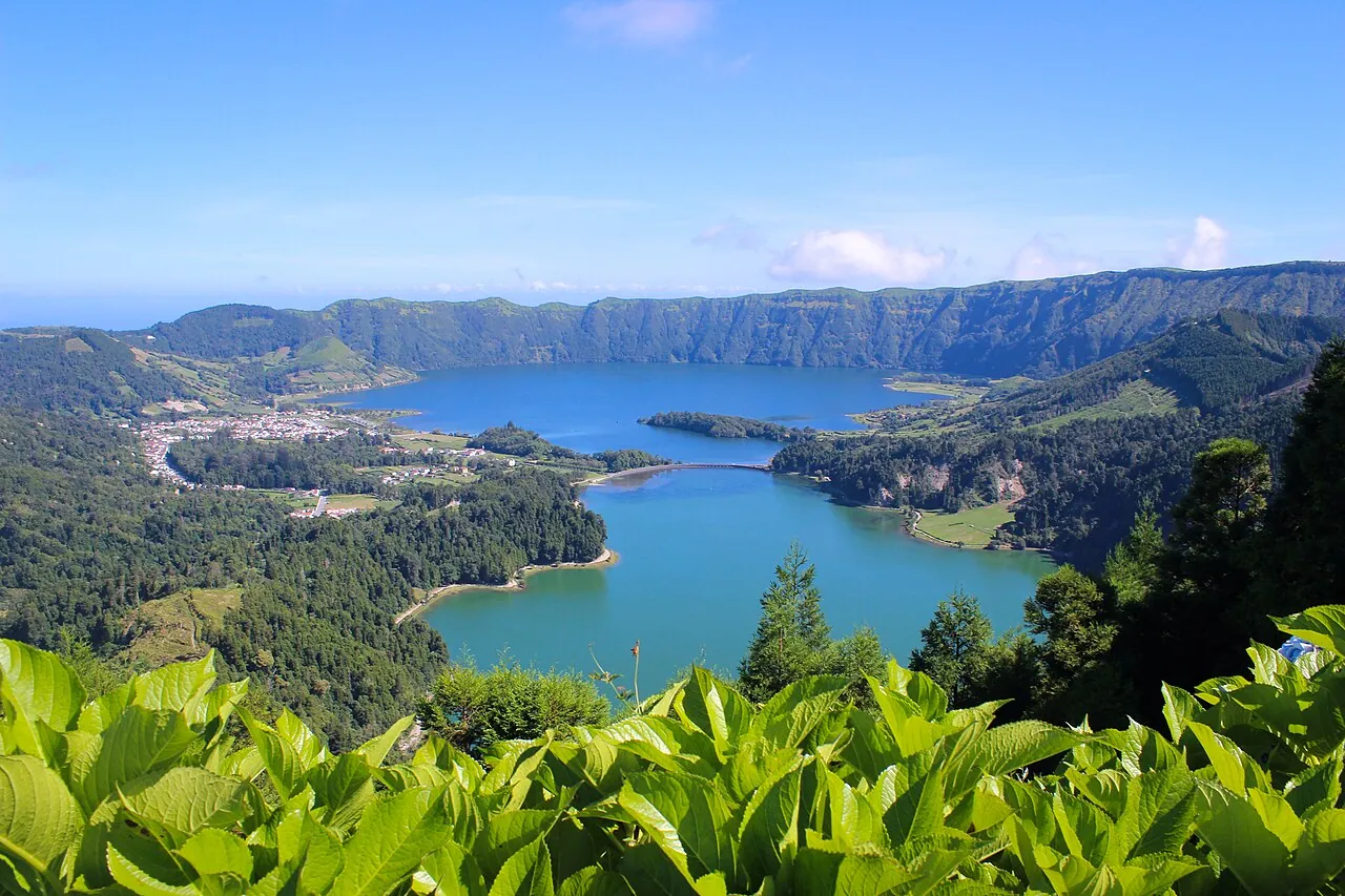 Paisaje volcánico de Sete Cidades en la isla de São Miguel, Azores
