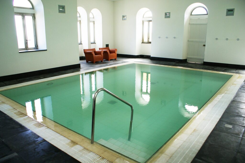 Piscina interior das Termas do Carapacho, na Graciosa